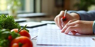 Nutritionist creating personalised meal plans